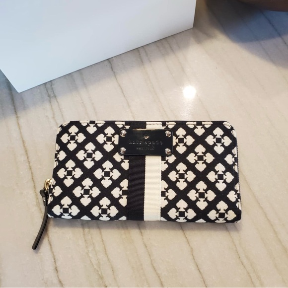 Kate Spade Neda Classic Spade Zip Around Wallet - Picture 1 of 11